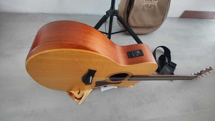 Taylor Academy 12e Grand Concert Acoustic Electric-Gigbag