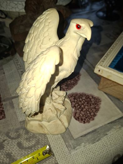 Up for sale is a Vintage Majestic White Eagle figurine Sculpture. Beautifully Powerful Talons