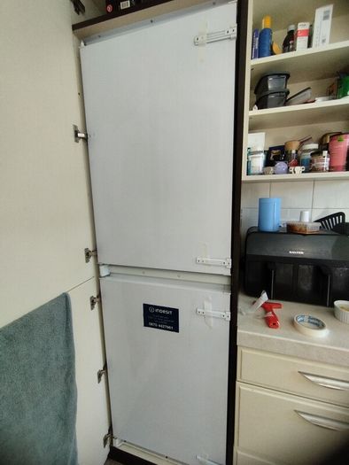 indesit Integrated Fridge/Freezer