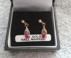 ladies 9ct gold earrings
