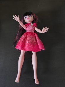 Monster High doll skulltimate secrets series 1 draculaura and Monster High High school Set (incomplete).
