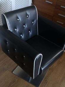 Hairdressing chair