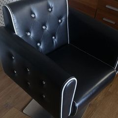 Hairdressing chair
