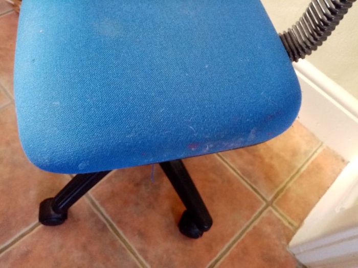Kids study chair