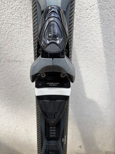 Dynastar D-Sistinct Carbon Skis w/ Look NX Bindings