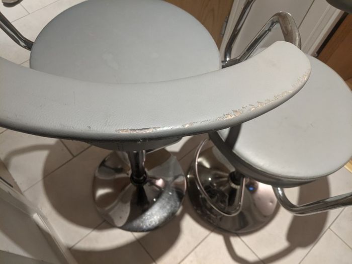 2 Barstools