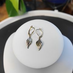 Yelow and White Gold 375 9k Earrings.
