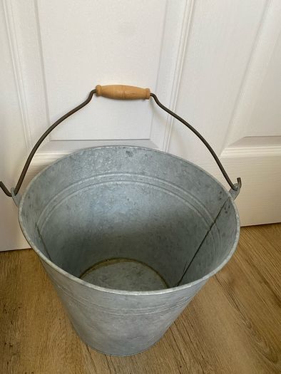 photography prop- bucket