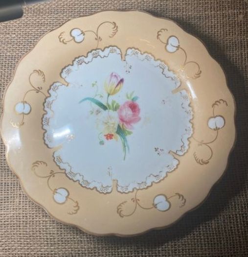 Set of  6 Pretty side plates
