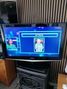Samsung 40-in TV excellent condition