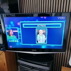 Samsung 40-in TV excellent condition
