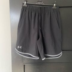 Mens under armour shorts size medium
