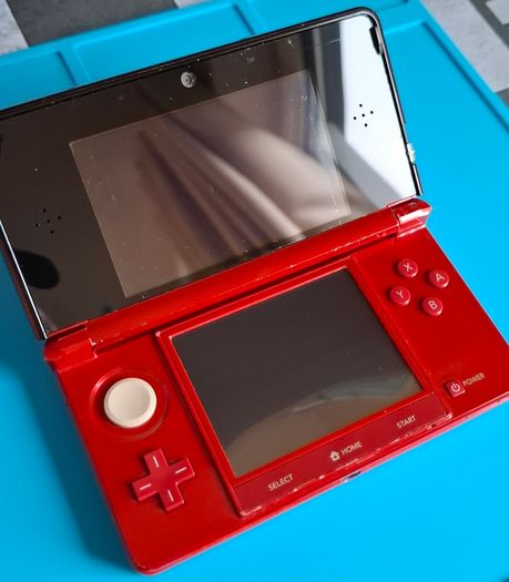 Nintendo 3DS Metallic Red