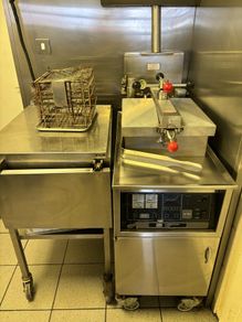 Henny Penny Pressure Fryer Model 500 with Computron 7000. Project or Parts Unit Spare Element Included