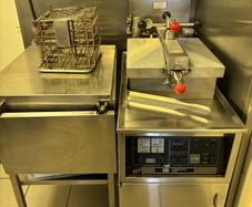 Henny Penny Pressure Fryer Model 500 with Computron 7000. Project or Parts Unit Spare Element Included