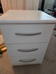 Chest of drawers