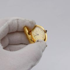 Vintage Ladies Royal Gold Oval Pendant manual Watch