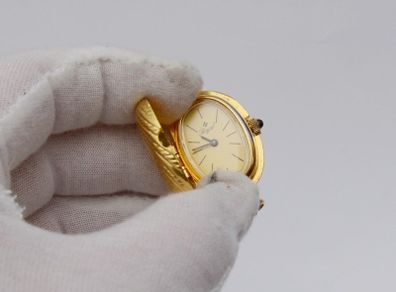 Vintage Ladies Royal Gold Oval Pendant manual Watch