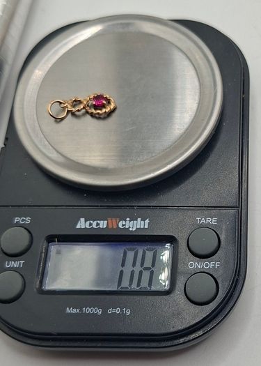 Vintage 9ct  gold ruby pendant