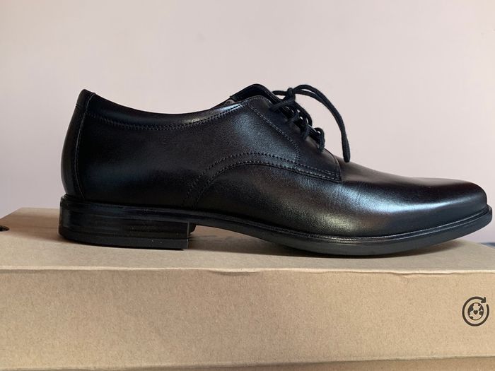 Clarks Howard Walk Black Leather Shoes