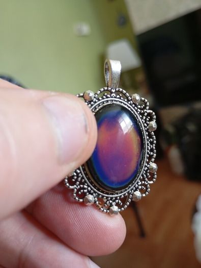 pendant changing colour stone