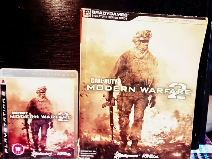 Call Of Duty Modern Warfare 2 PlayStation 3 Game And Book.