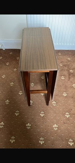 Drop leaf table
