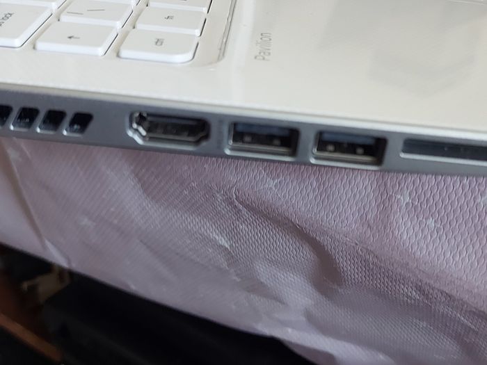 HP Pavilion 15.6 inch Laptop,Model 15-n098sa,  Intel Core i5-4200U CPU, 2.3GHz, 8GB Ram, 1 Terrabyte HDD, Windows 10, Microsoft Edge, Chrome and VLC