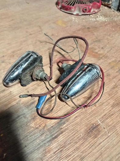 vintage car  sidelights