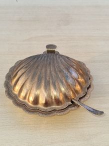 Vintage shell-shaped platter for serving butter or caviar