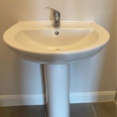 Pedestal Sinks and Mixer tap