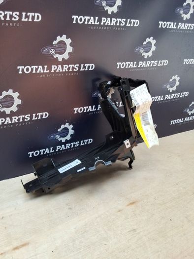 Bmw 5 series f10 righr headlight bracket
