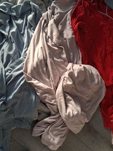 2 dressing gowns and 4 sets pjs