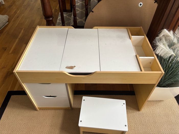 lego table and chair