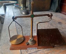 Weighing scales from Enniskerry post office, D18 post 10e