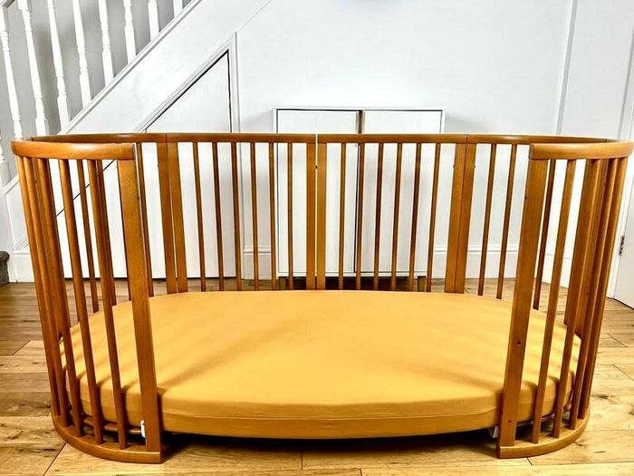 Stokke V2 Baby Cot with Mattress
