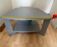 tv stand to give away