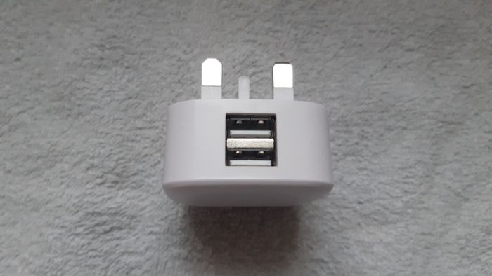 Power Geek Dual Twin USB Port 2.1A Phone Charger White