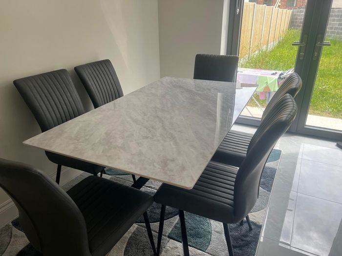 1 year  old dinning table with 6 chairs