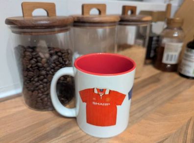 Manchester United retro kits mug