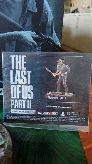 Dark Horse The Last of Us Part II Ellie Statue