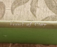 Vessel Of Clay. By Leo Trese. 1957 Hardback In Good Condition. See Photos For Same.
