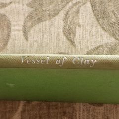 Vessel Of Clay. By Leo Trese. 1957 Hardback In Good Condition. See Photos For Same.