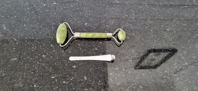 Jade roller & eye massage tool-E5 for both!