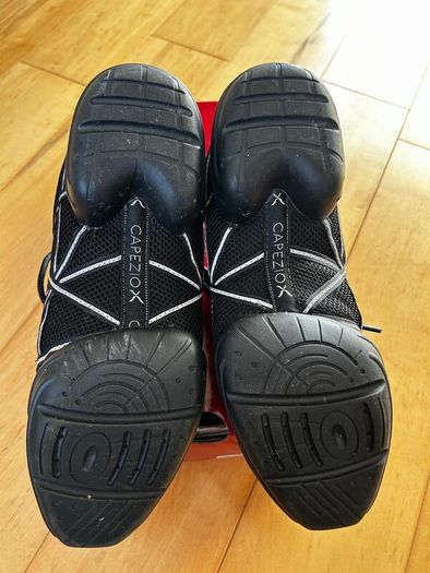 Capezio dance shoes size 6