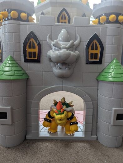 Nintendo Super Mario Deluxe Bowser Castle Playset