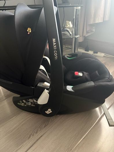 Infant car seat and isofix