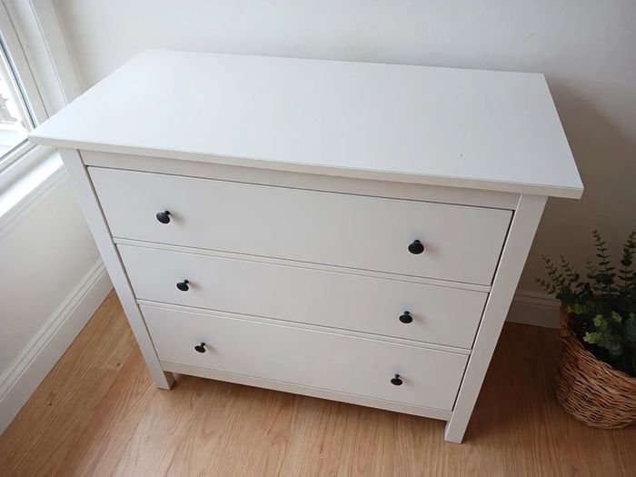Chest of drawers