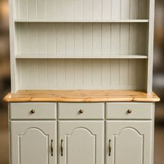 Beautiful Painted Pine Walsh dresser/kitchen Hutch