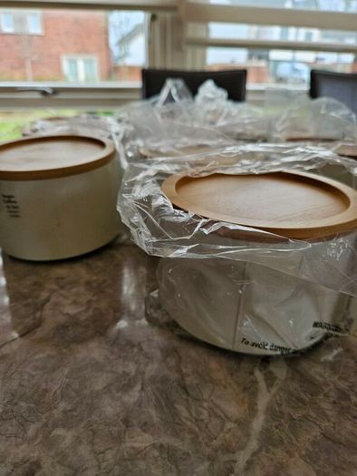Brand new containers for storage with wooden lid. One size. 10 numbers